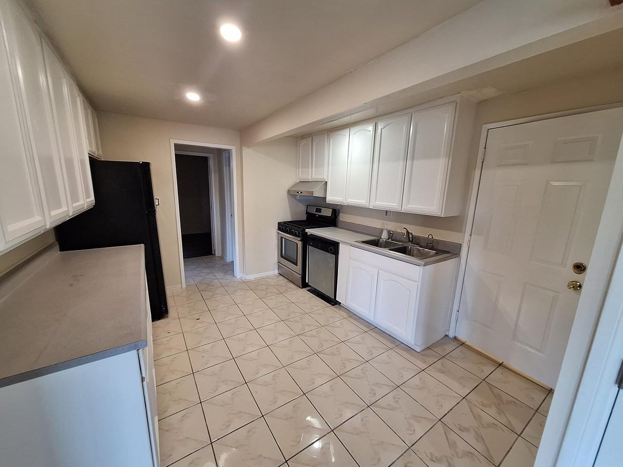 Surrey Dr #2 - Photo 4 of 17