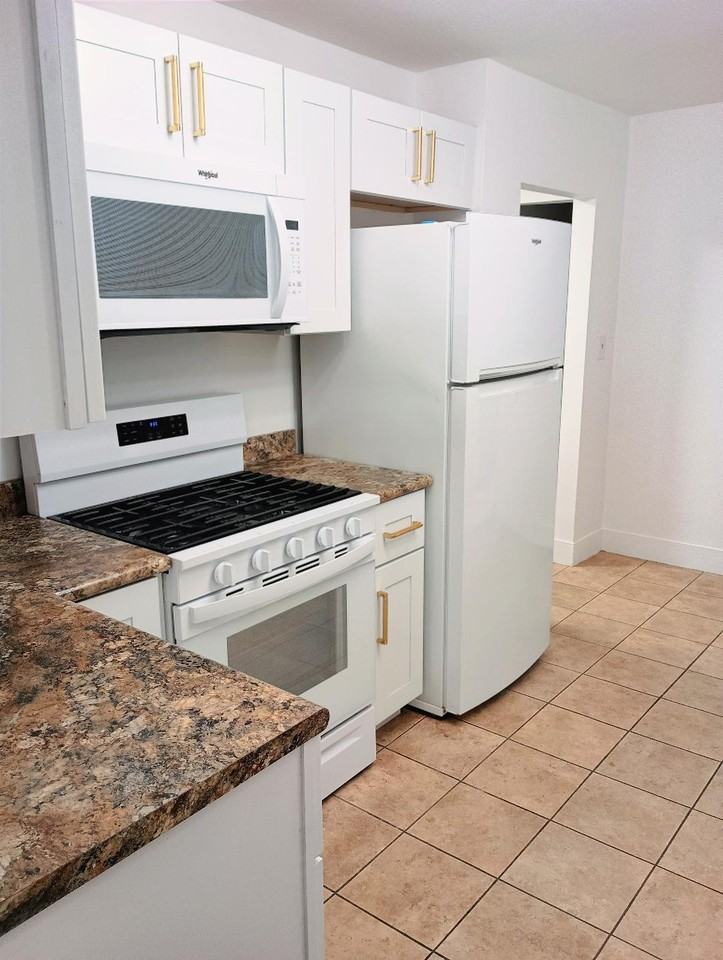 836 Belmont St #1 - Photo 6 of 6