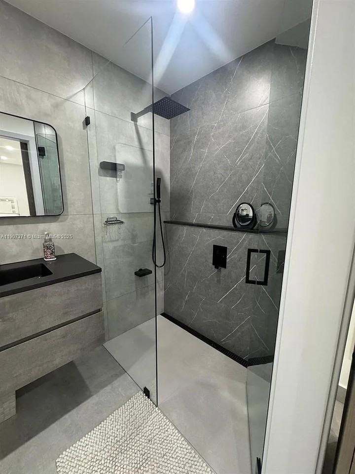 436 Ne 61st Ter #NA - Photo 3 of 6