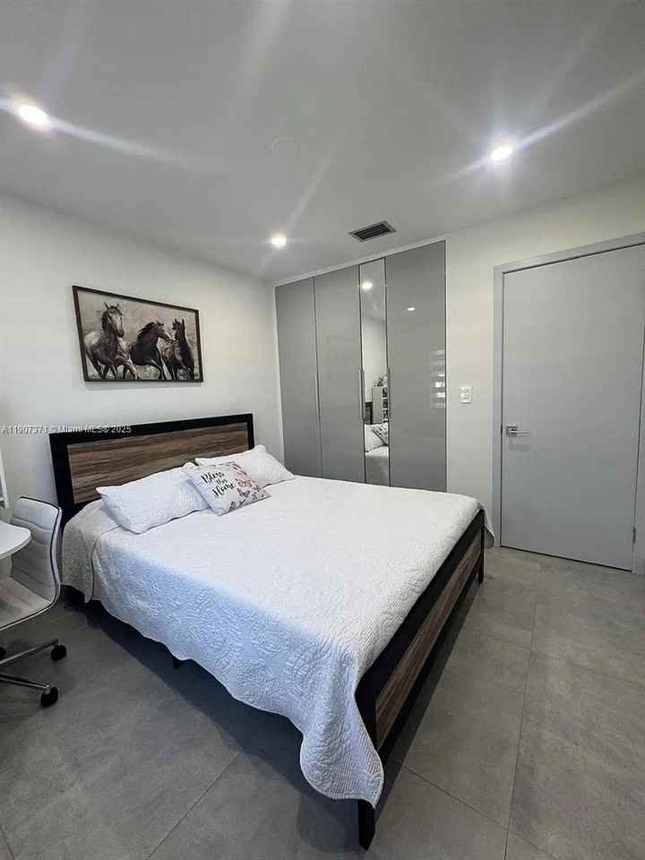 436 Ne 61st Ter #NA - Photo 4 of 6