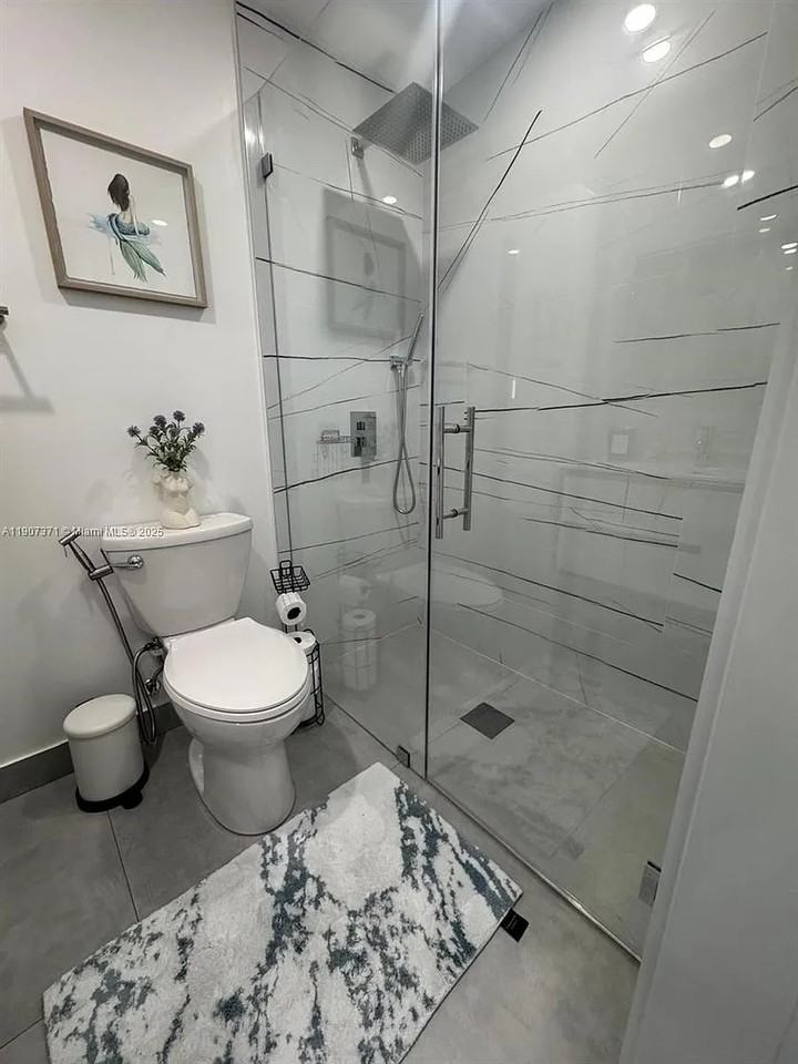 436 Ne 61st Ter #NA - Photo 5 of 6