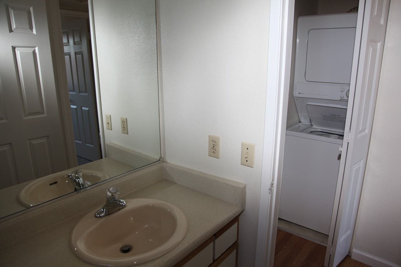 2902 Redwood Pkwy #26 - Photo 5 of 11