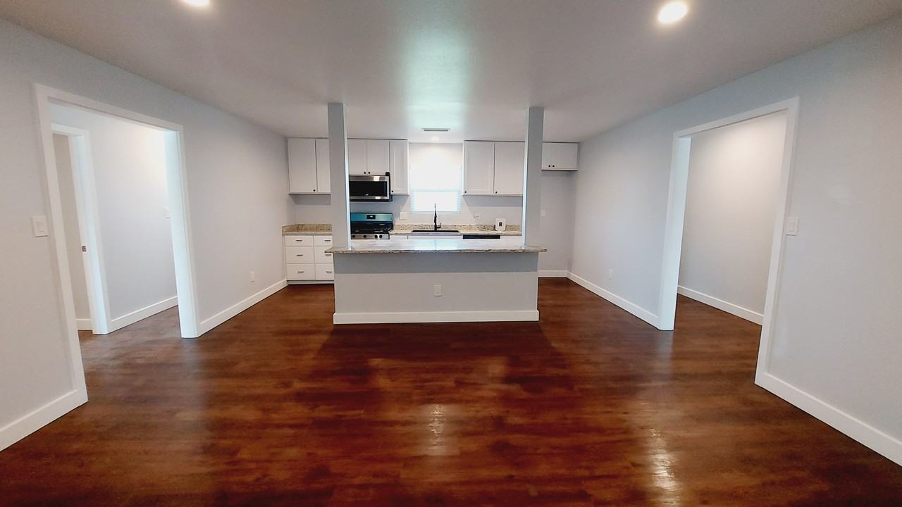 808 S Bois D Arc St #NA - Photo 2 of 12