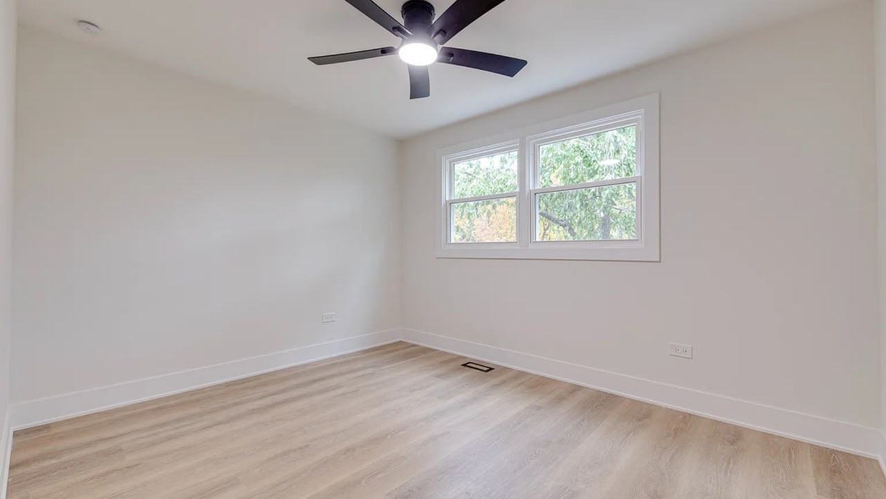 3023 N Windsor Dr #NA - Photo 3 of 25