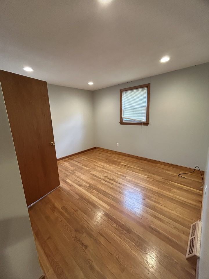 2 Lord Ter - Photo 3 of 4