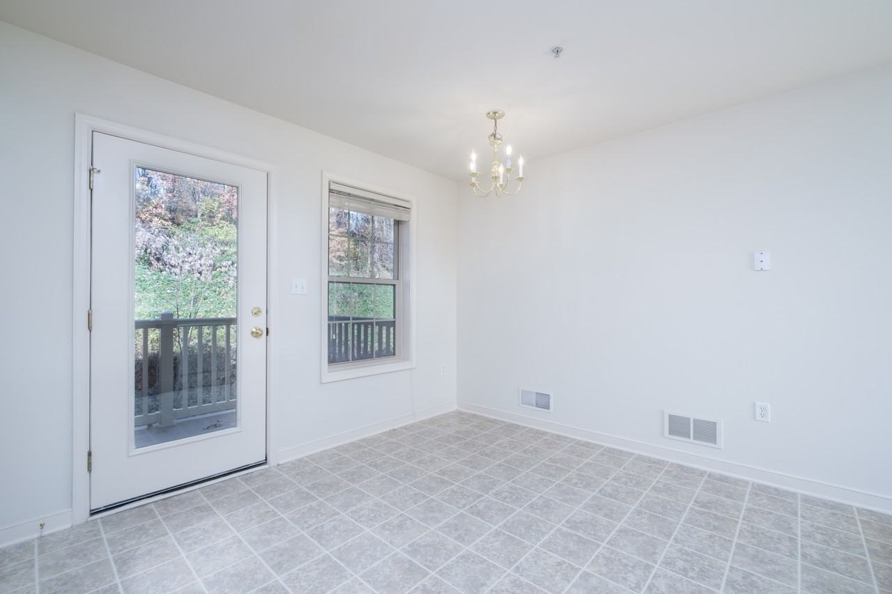 523 Talon Dr - Photo 4 of 15