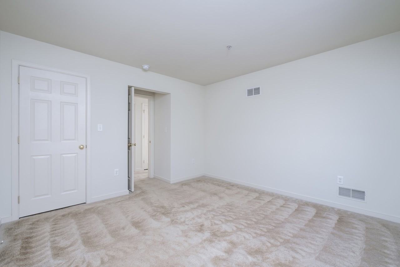 523 Talon Dr - Photo 5 of 15