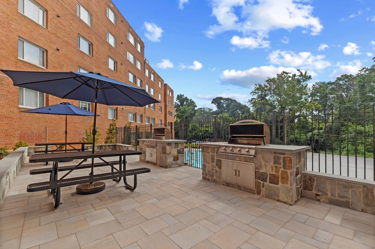 955 South Columbus Street #512 - Photo 5 of 8