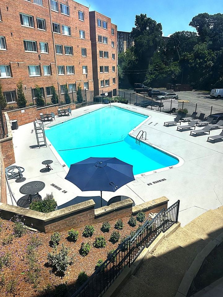 955 South Columbus Street #512 - Photo 6 of 8