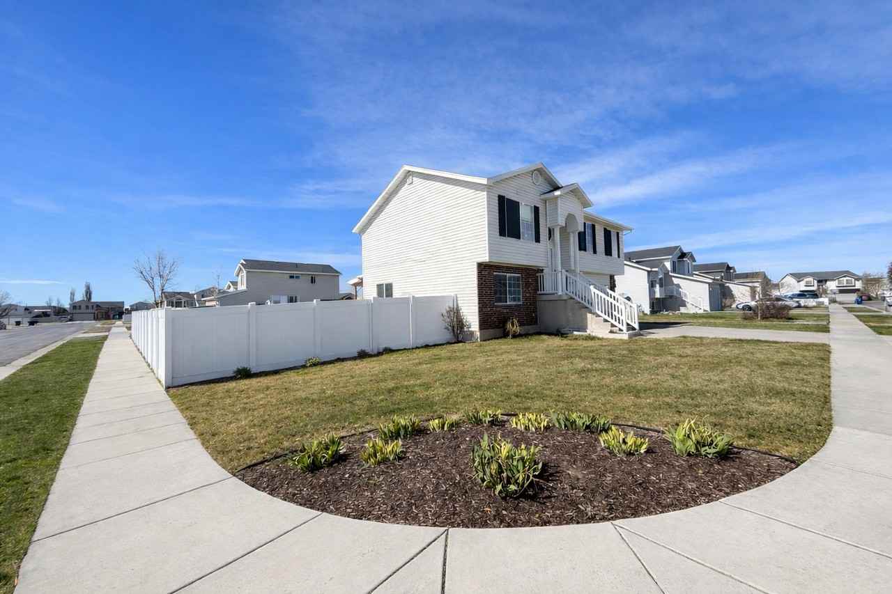 2288 Sw - Photo 2 of 15