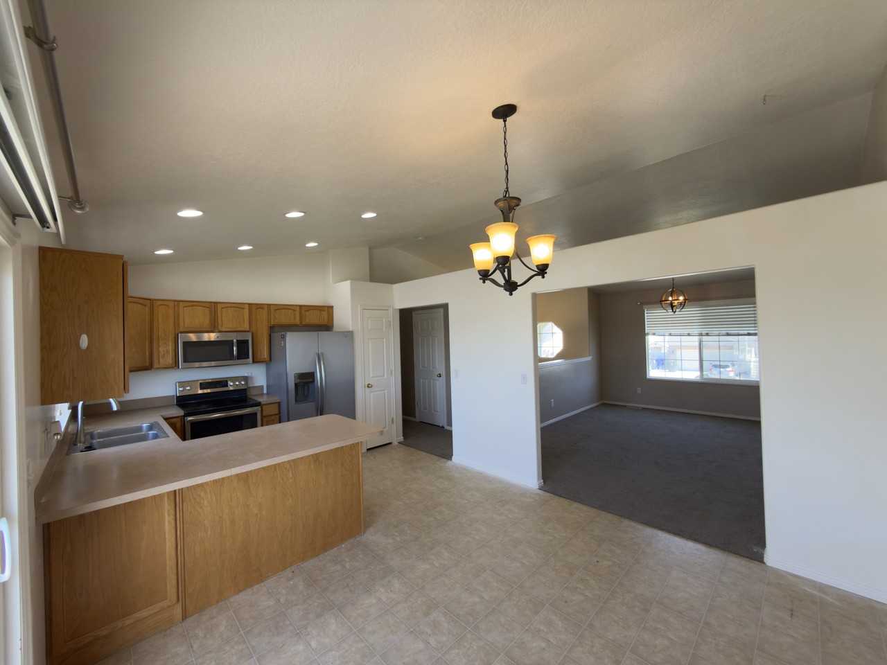 2288 Sw - Photo 5 of 15