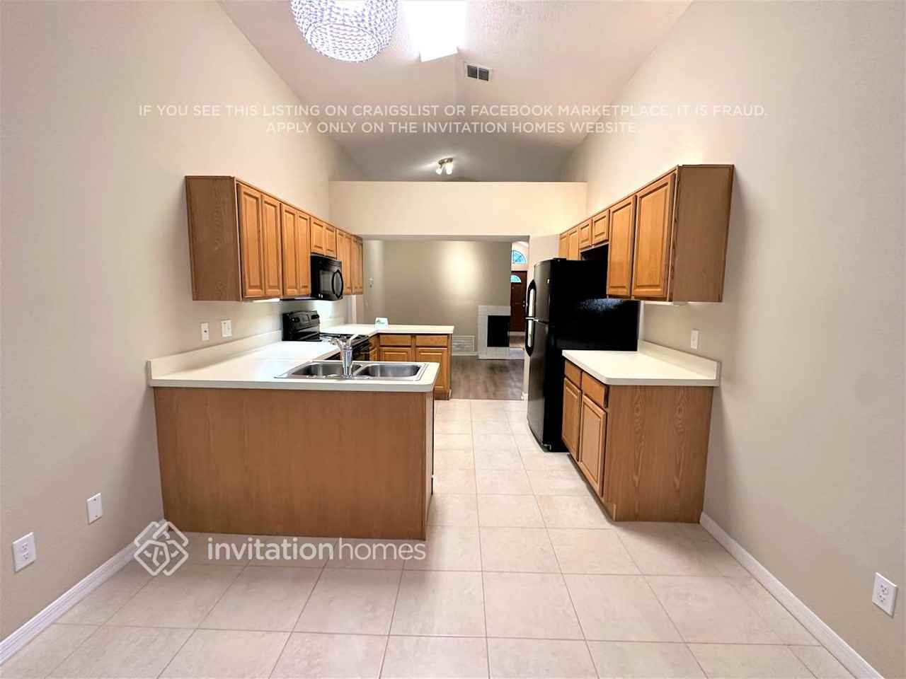 1453 Hyde Park Dr - Photo 5 of 16