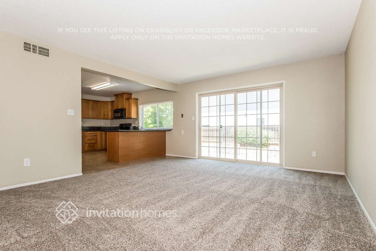 1100 Canary Ct - Photo 3 of 13