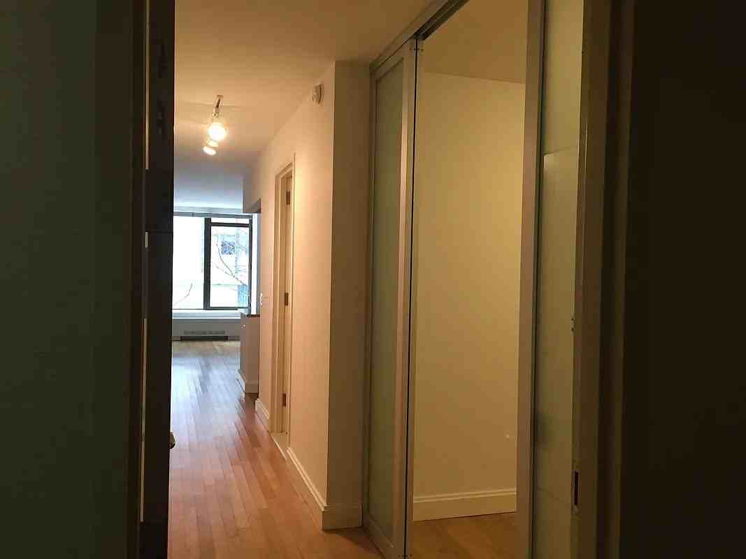 Hanover Sq #5Q - Photo 3 of 8