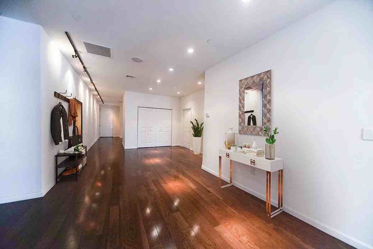 Wall St #2004 - Photo 3 of 11