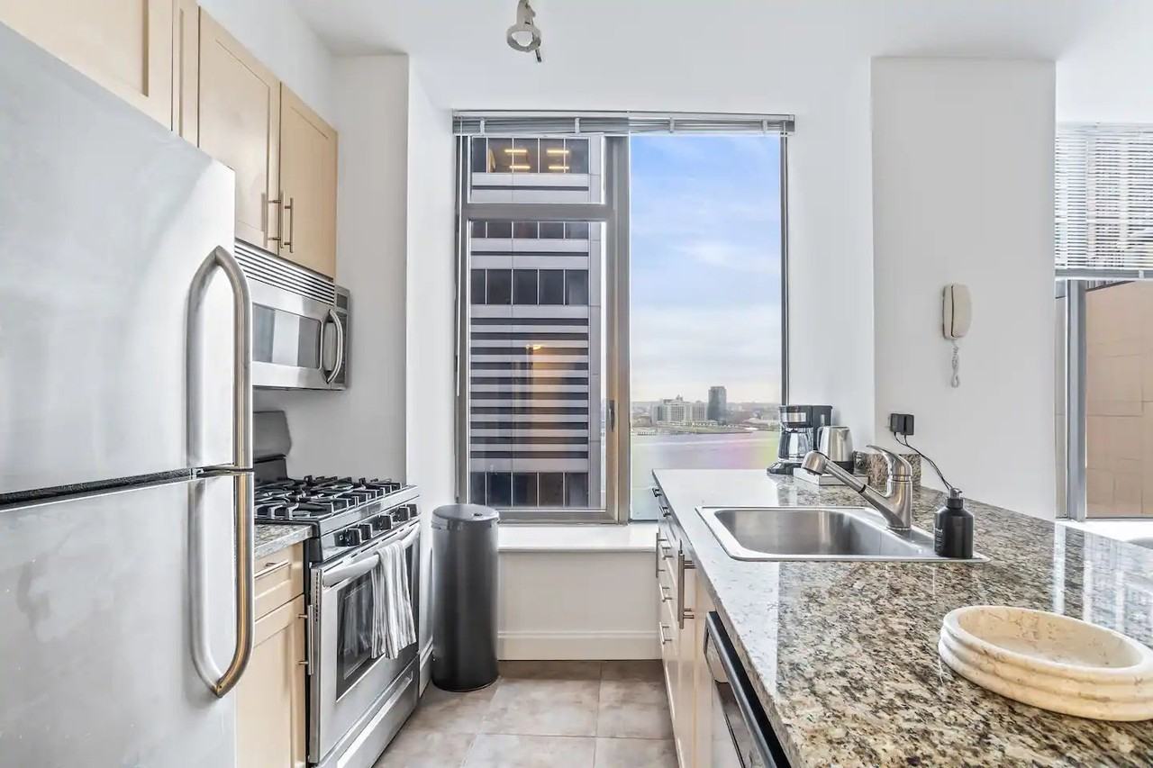 Hanover Sq #10F - Photo 2 of 16