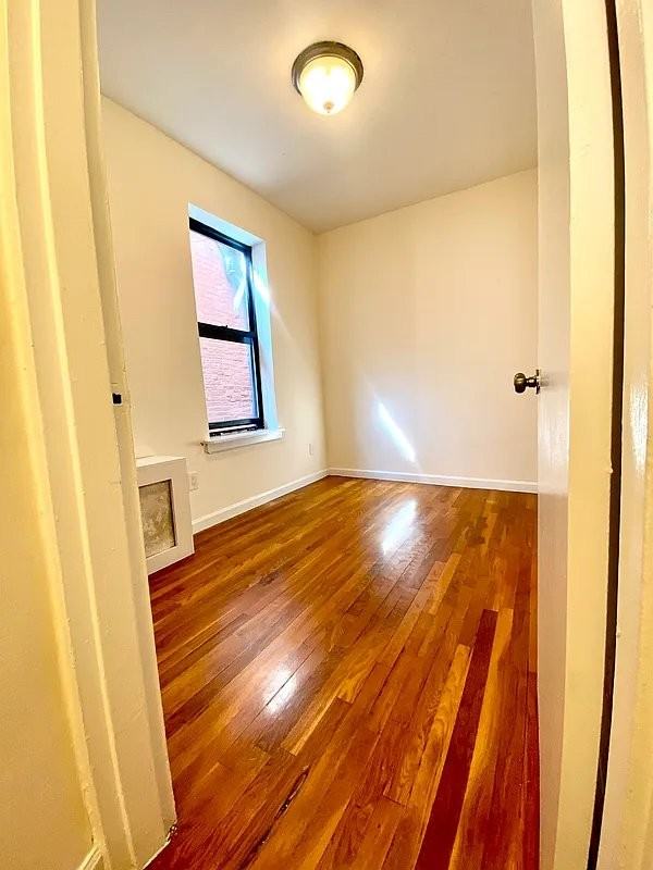 E 74th St #2T - Photo 4 of 5