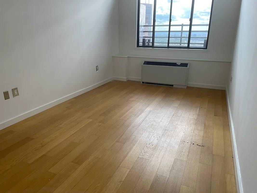 West St #19T - Photo 7 of 14