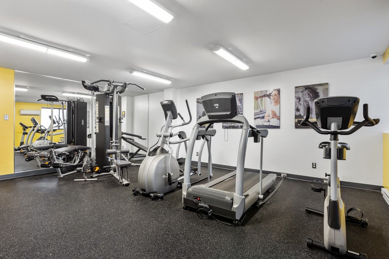 Lincoln Park Tower - Photo 6 of 28