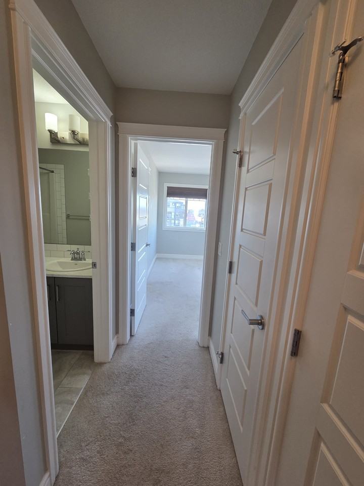 5704 Hawthorn Common - Photo 6 of 24