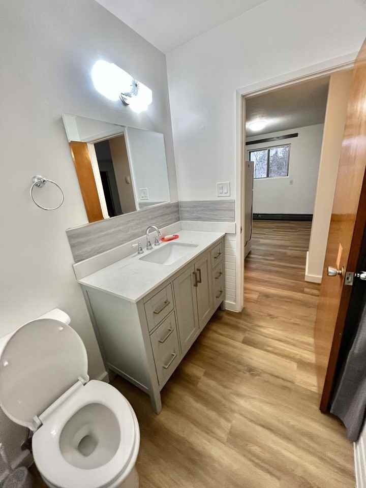 12708 90 St Nw - Photo 3 of 9