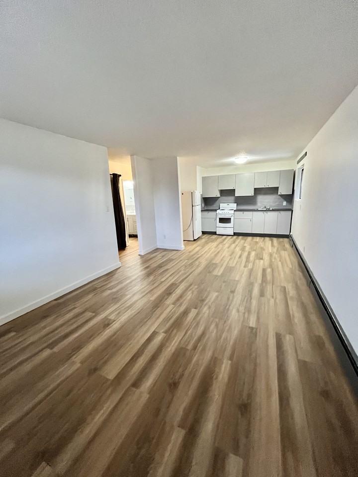 12708 90 St Nw - Photo 4 of 9