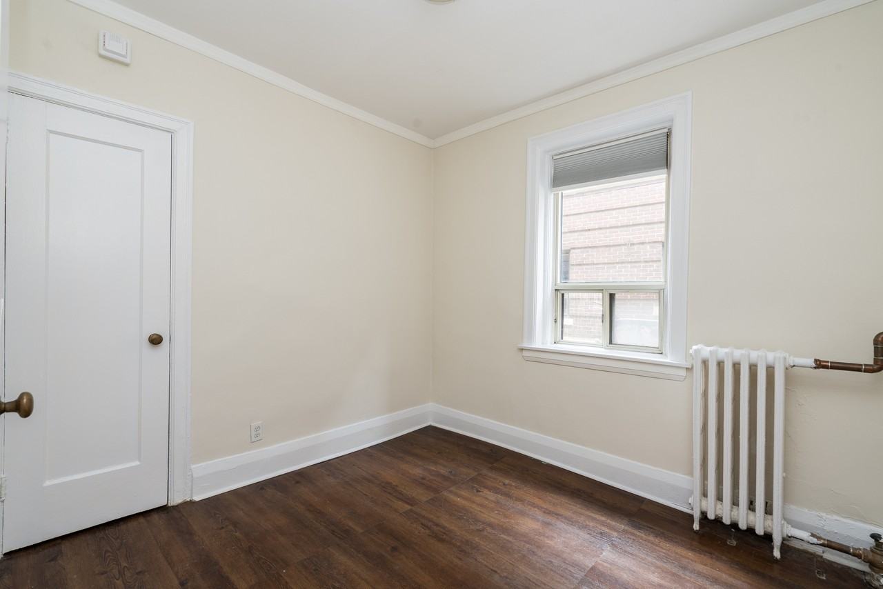 1 Claude Avenue - Photo 6 of 12