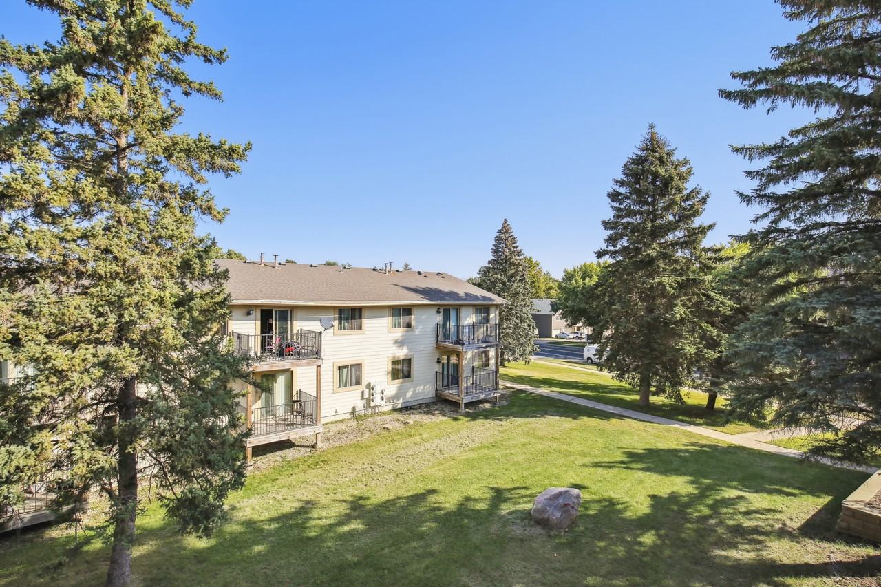 13336 Parkwood Dr #220 - Photo 2 of 35