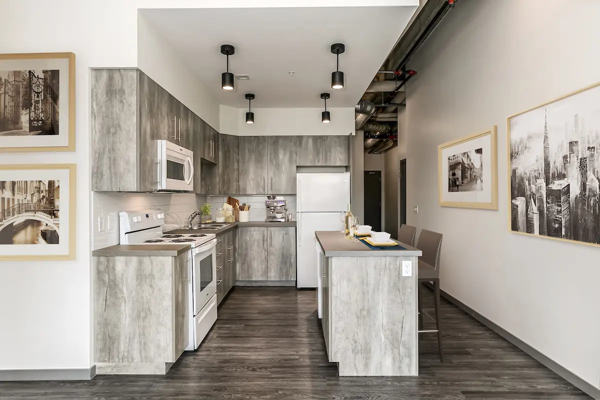 Kingsway Lofts & Apartments - Photo 4 of 16