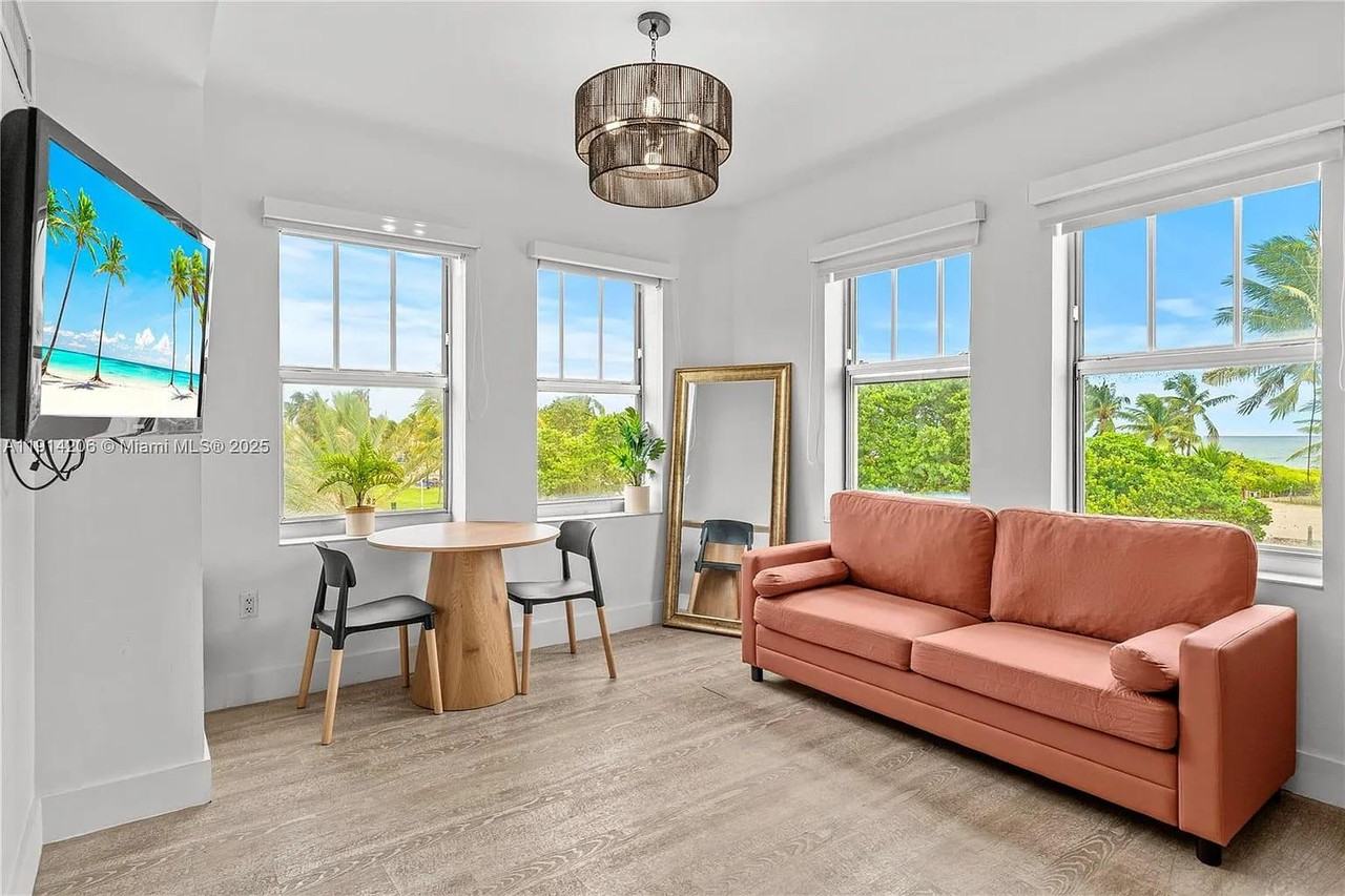 1060 Ocean Dr - Photo 3 of 9