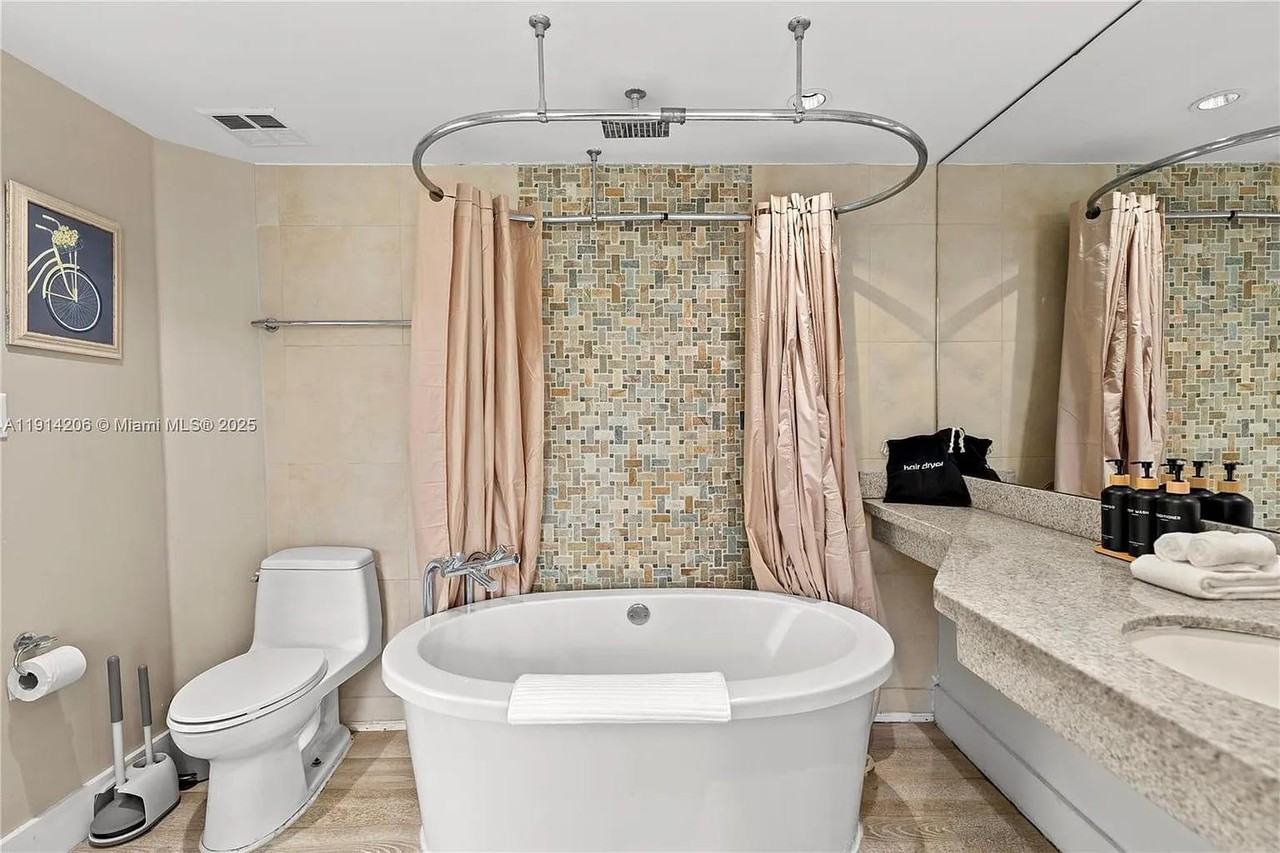 1060 Ocean Dr - Photo 6 of 9