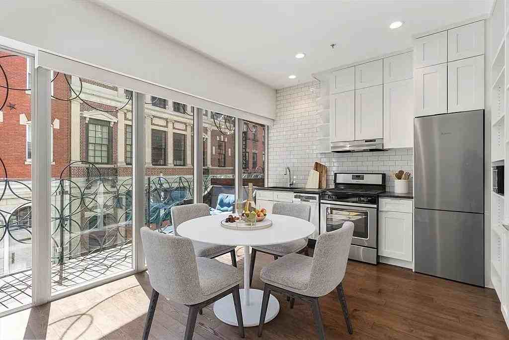 126 Salem St - Photo 2 of 9