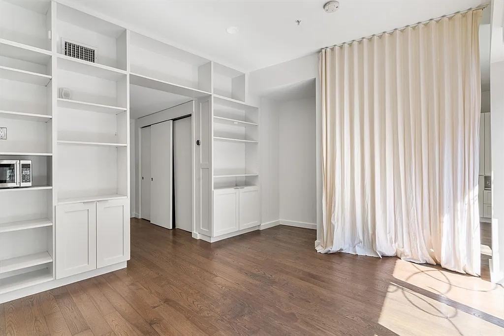 126 Salem St - Photo 4 of 9