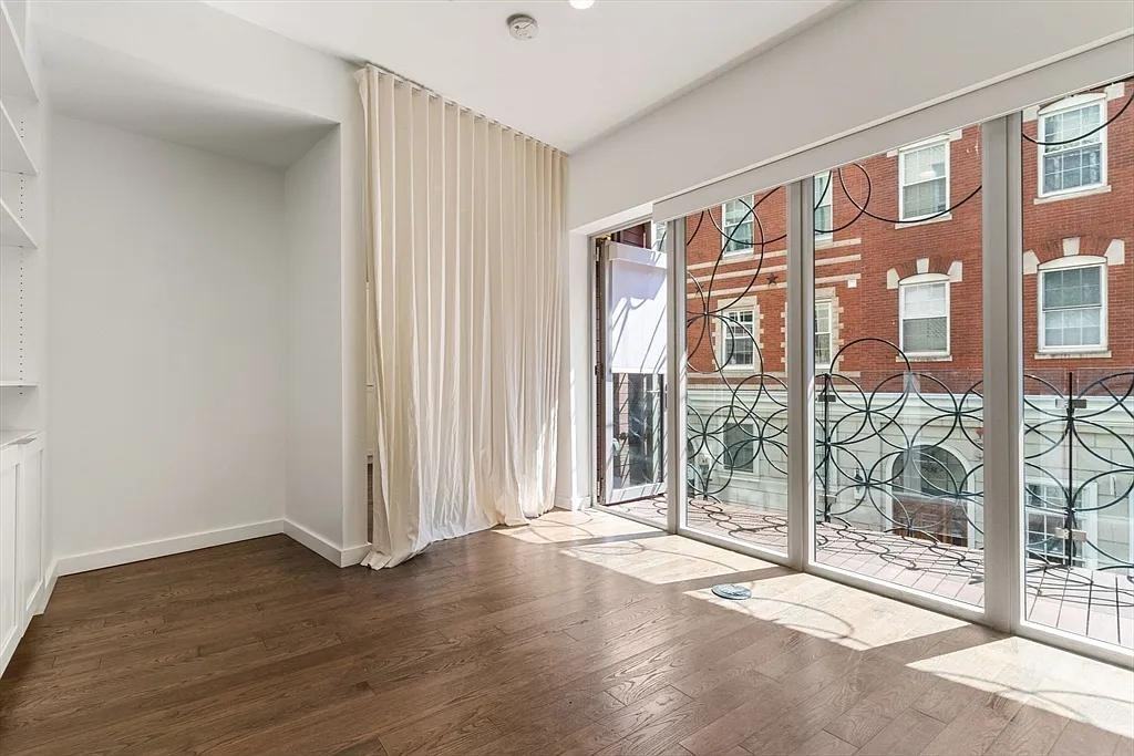 126 Salem St - Photo 7 of 9