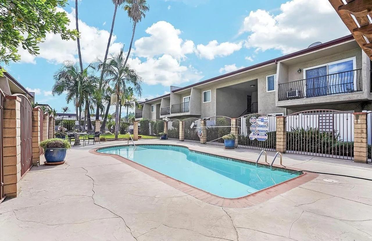 930 Peach Ave - Photo 3 of 10