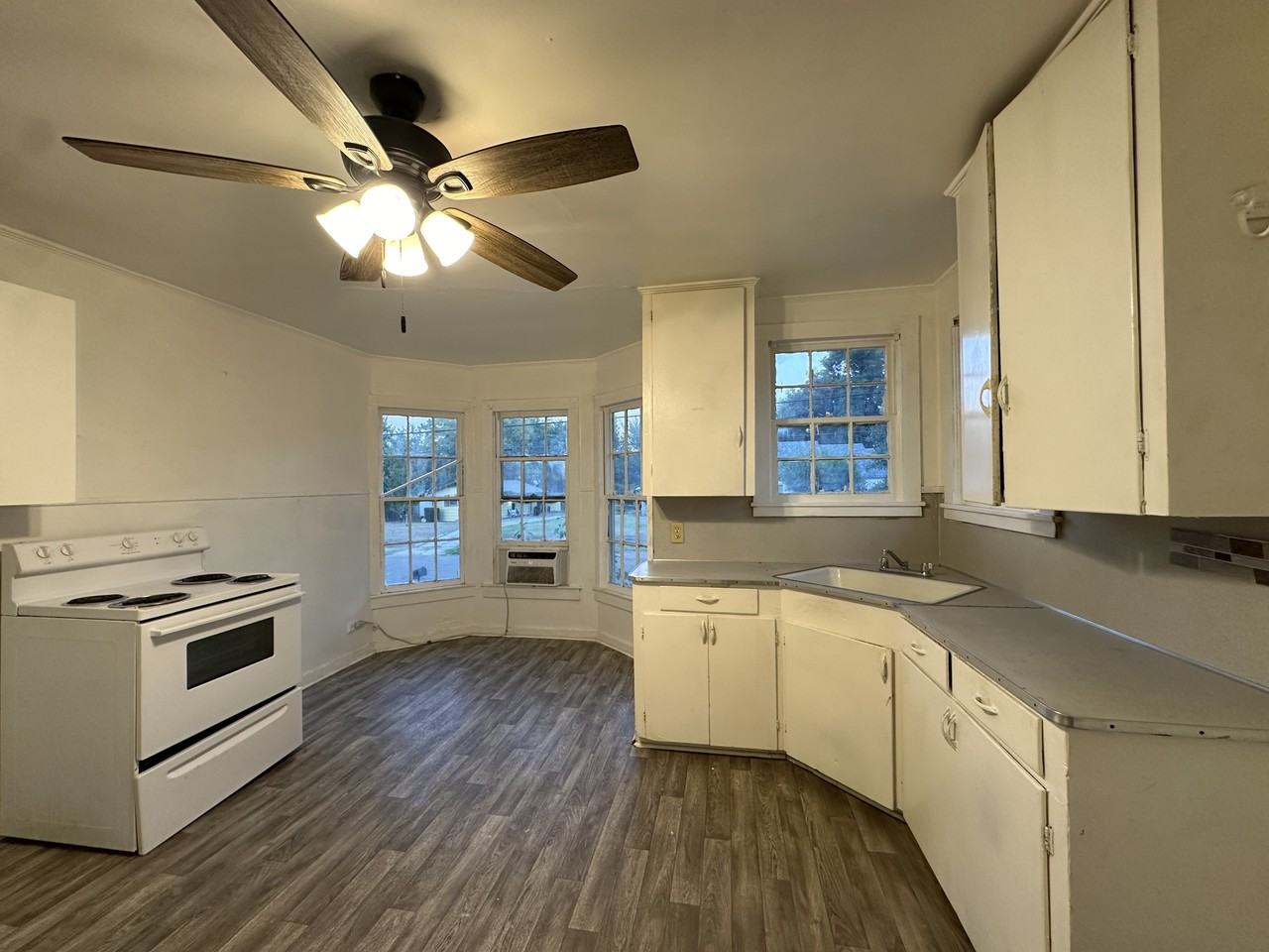 519 Grand Ave #1 - Photo 5 of 15