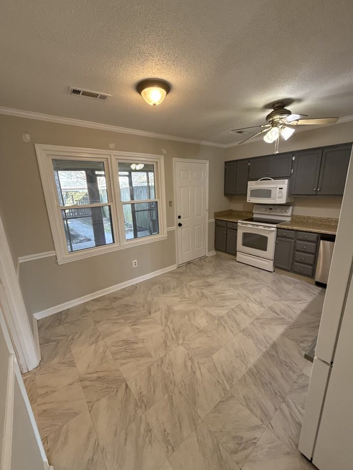 2151 Westmead Dr Sw #1 - Photo 4 of 14