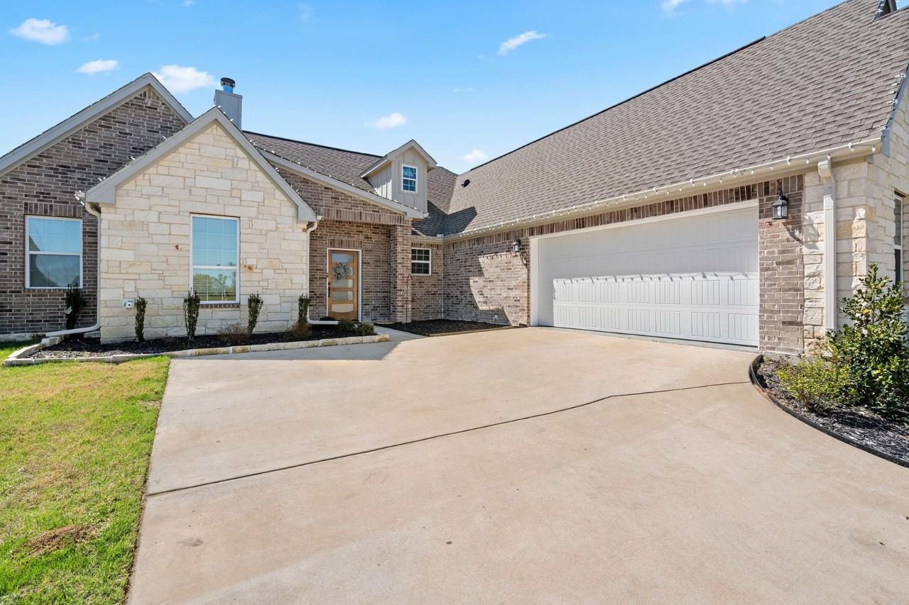 1000 Stone Hill St - Photo 6 of 11