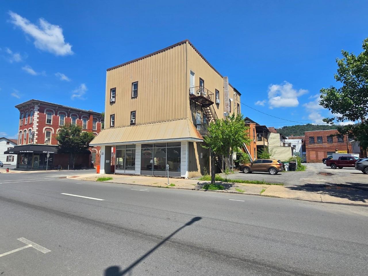 202 N Grove - Photo 2 of 3