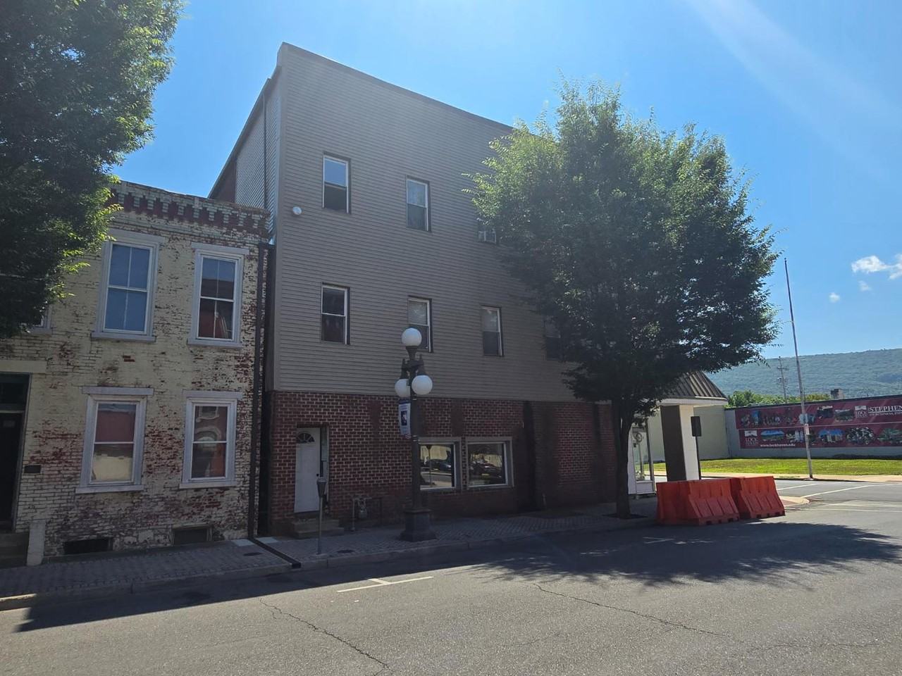 202 N Grove - Photo 3 of 3