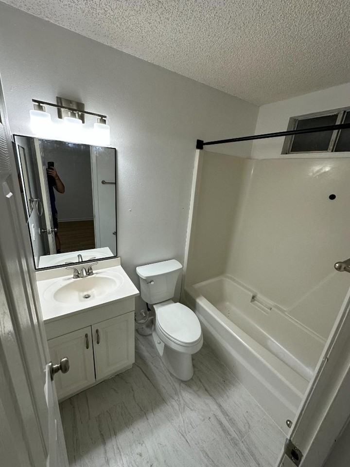 Gilmore Ave Quadplex - Photo 2 of 10