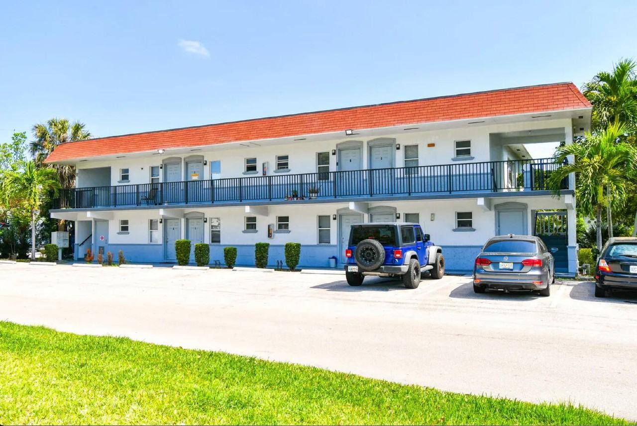 627 NE 6th Ave - Photo 2 of 9