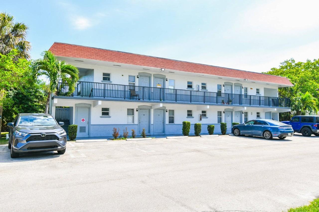 627 NE 6th Ave - Photo 4 of 9