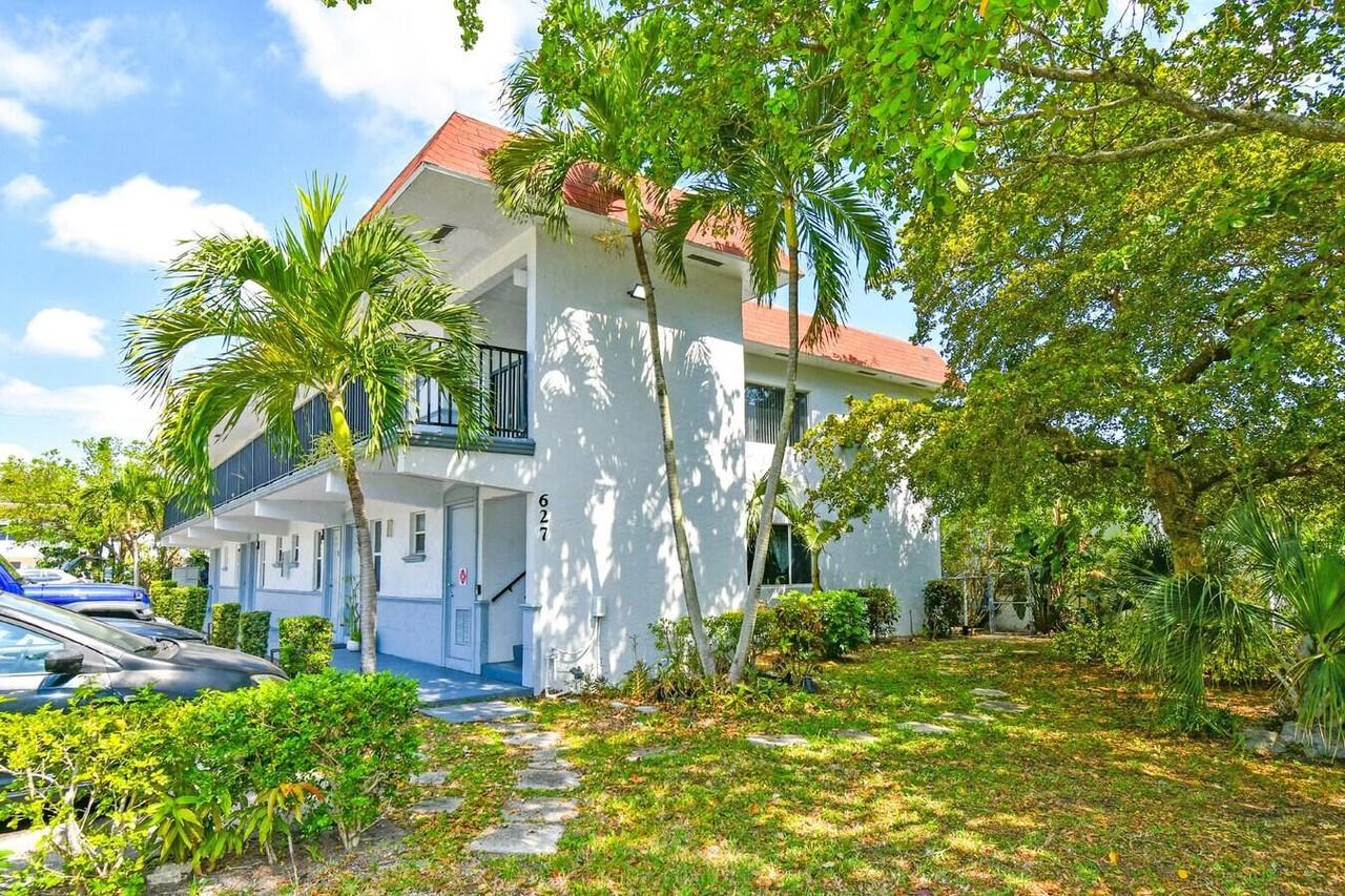 627 NE 6th Ave - Photo 5 of 9