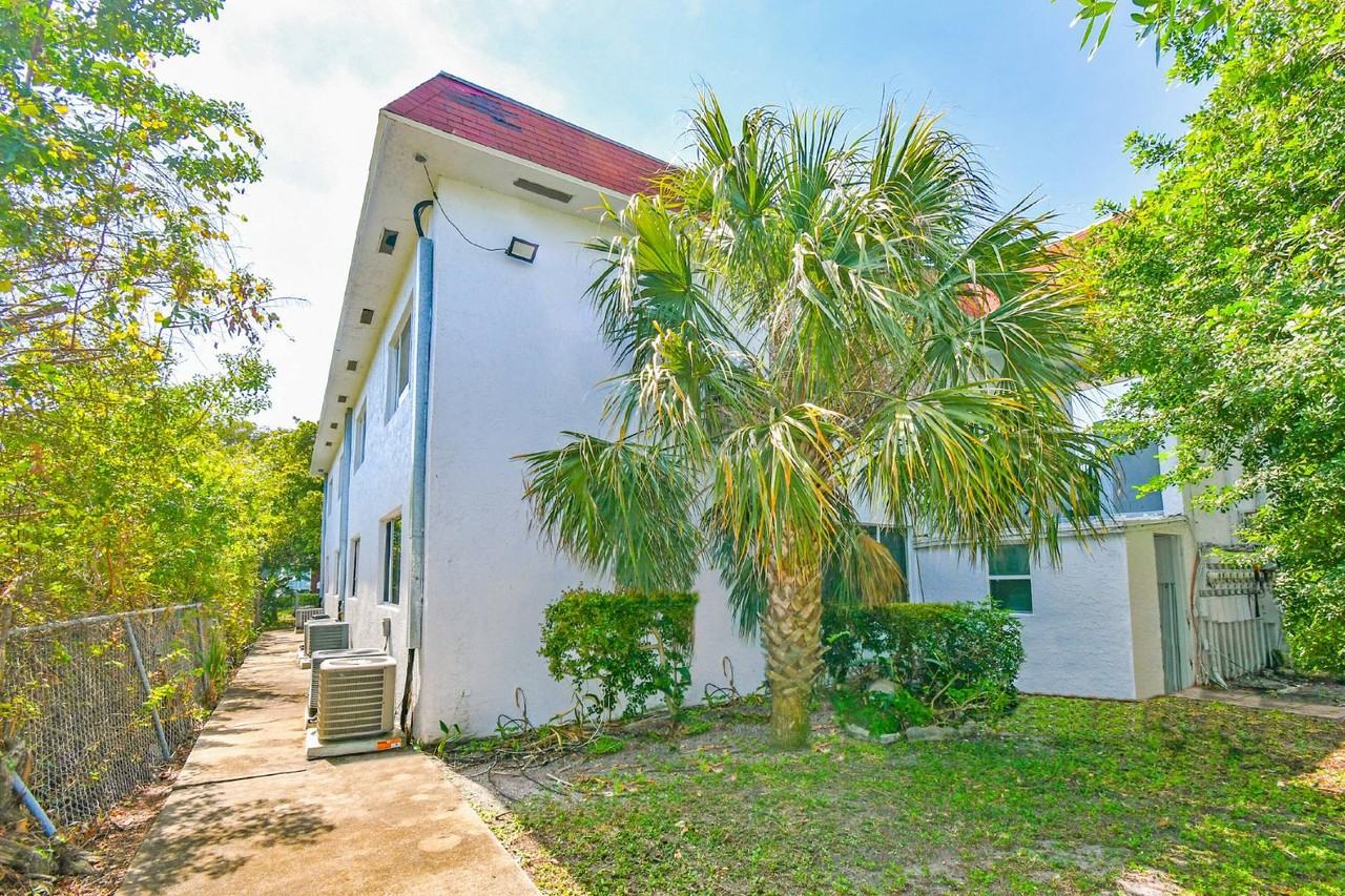 627 NE 6th Ave - Photo 6 of 9