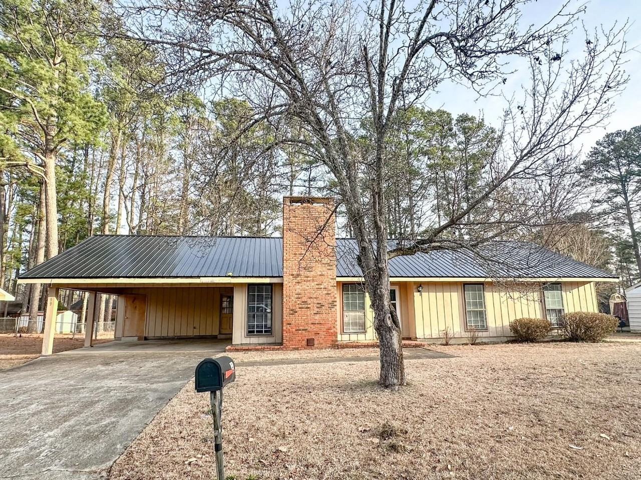 99 Gardenia Dr - Photo 3 of 20