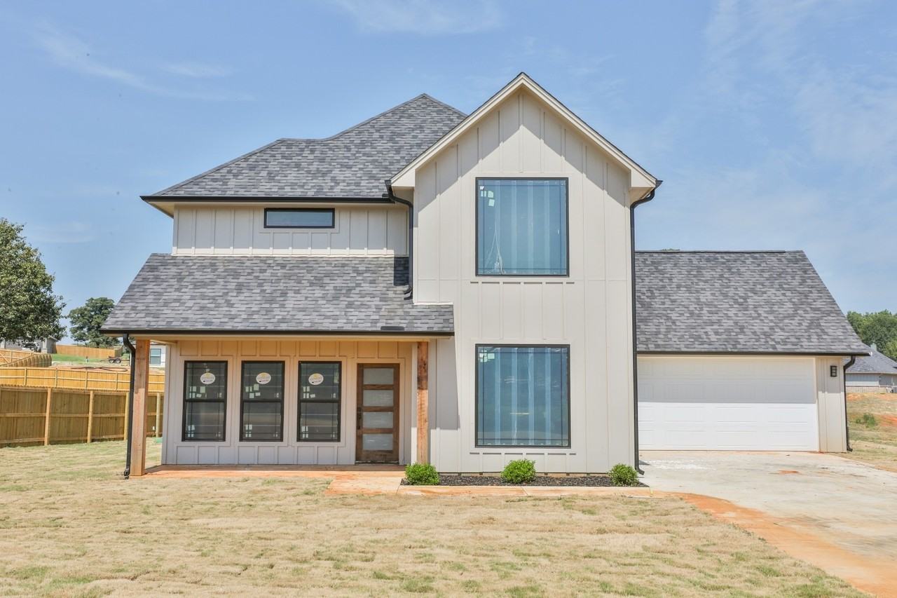 16317 Rainier - Photo 2 of 15