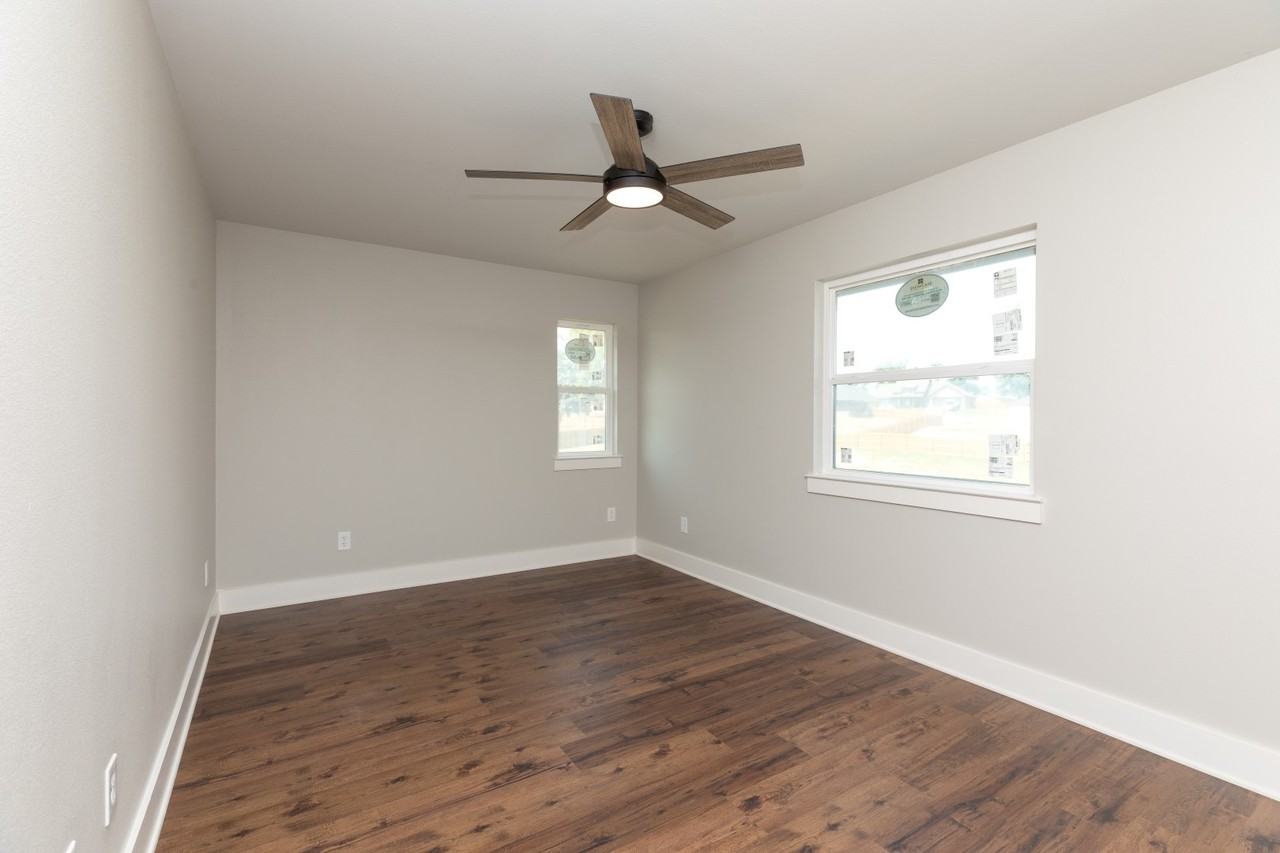 16317 Rainier - Photo 3 of 15