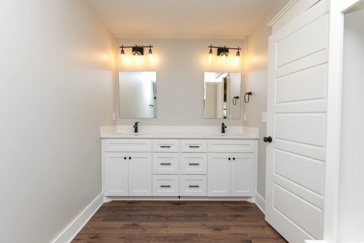 16317 Rainier - Photo 6 of 15