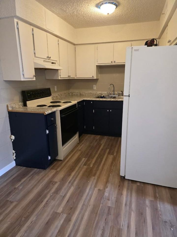 Westwood Manor Apartments - Photo 5 of 6